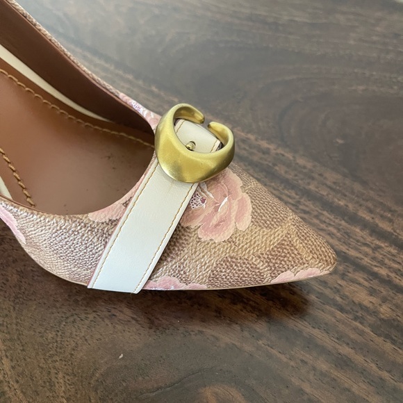 Coach Pumps! - Picture 3 of 4